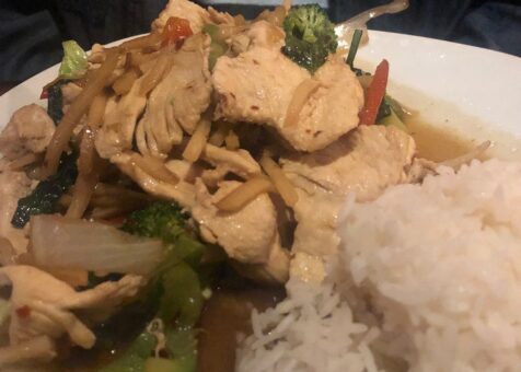 Mon Thai Bistro & Sushi